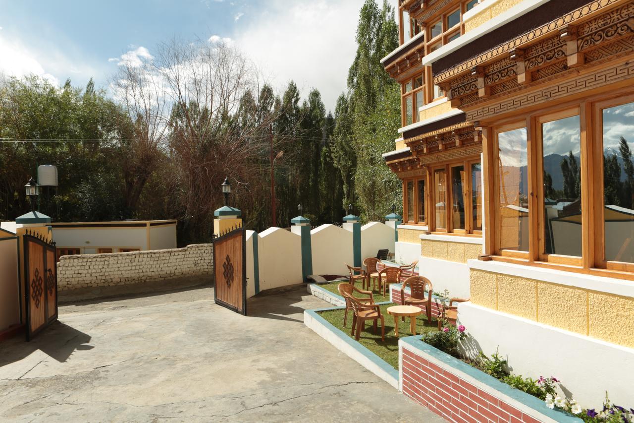 Hotel Nature'S Land Лех Екстериор снимка