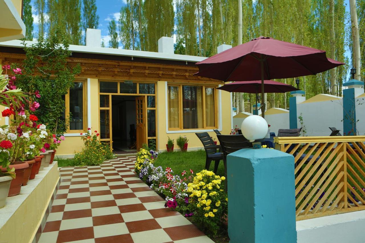 Hotel Nature'S Land Лех Екстериор снимка